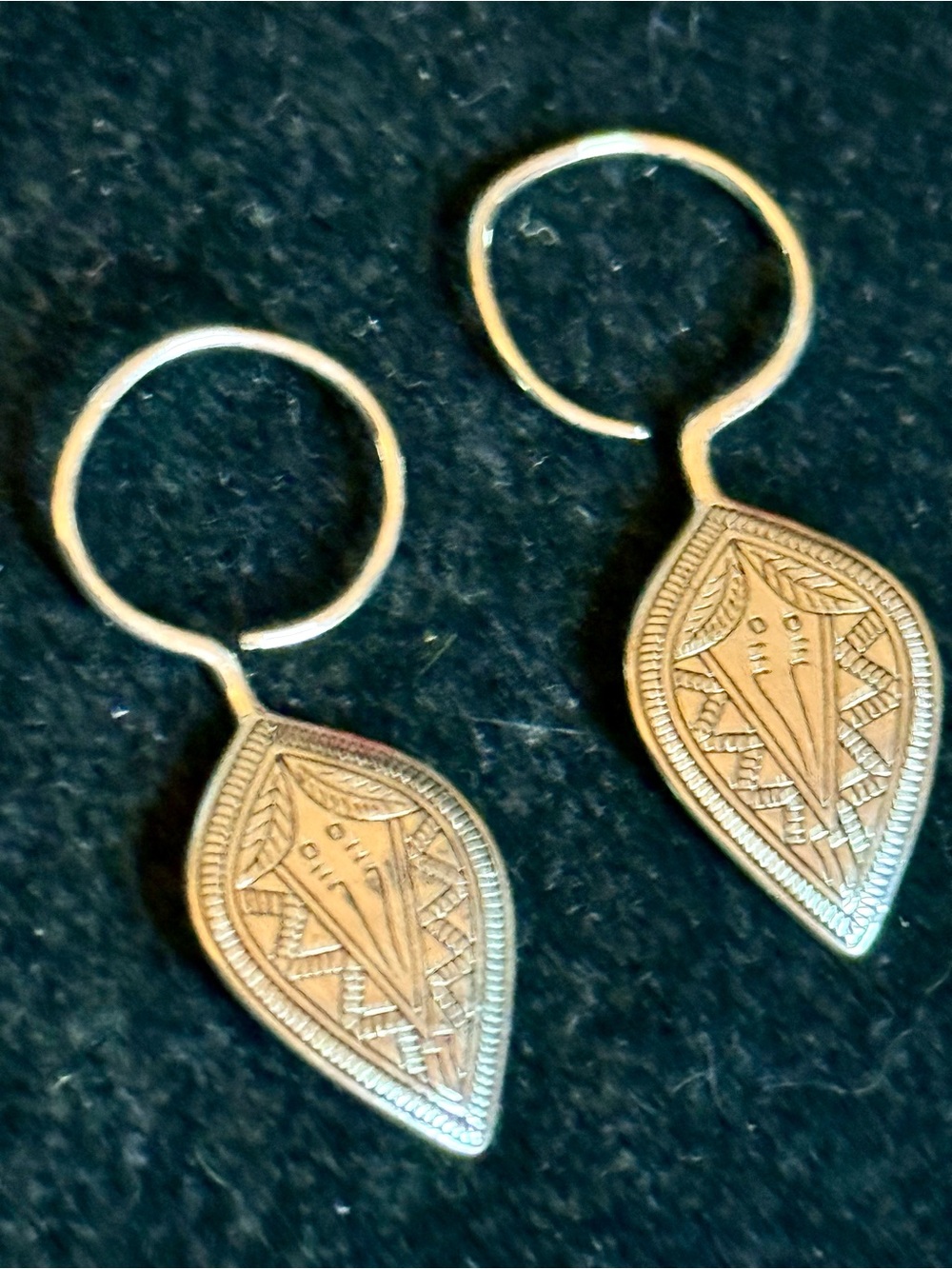 Intricate Vintage-Style SilveryTeardrop Hoop Earrings - Women Jewelry